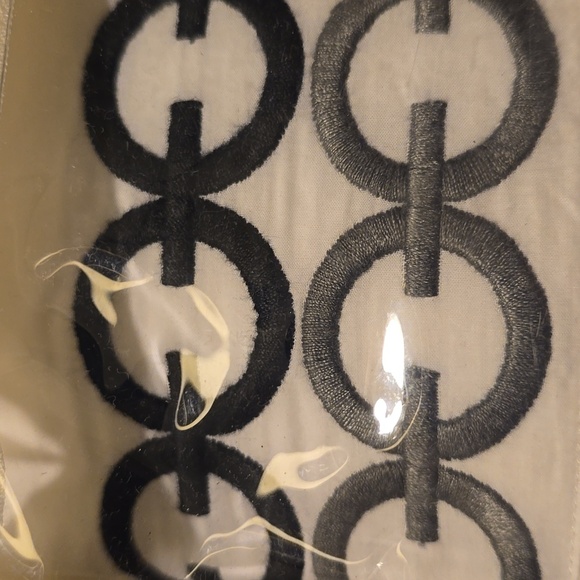 Williams Sonoma Chain Link White Embroidered Luxurius Italian King Sheet Set - Picture 6 of 7